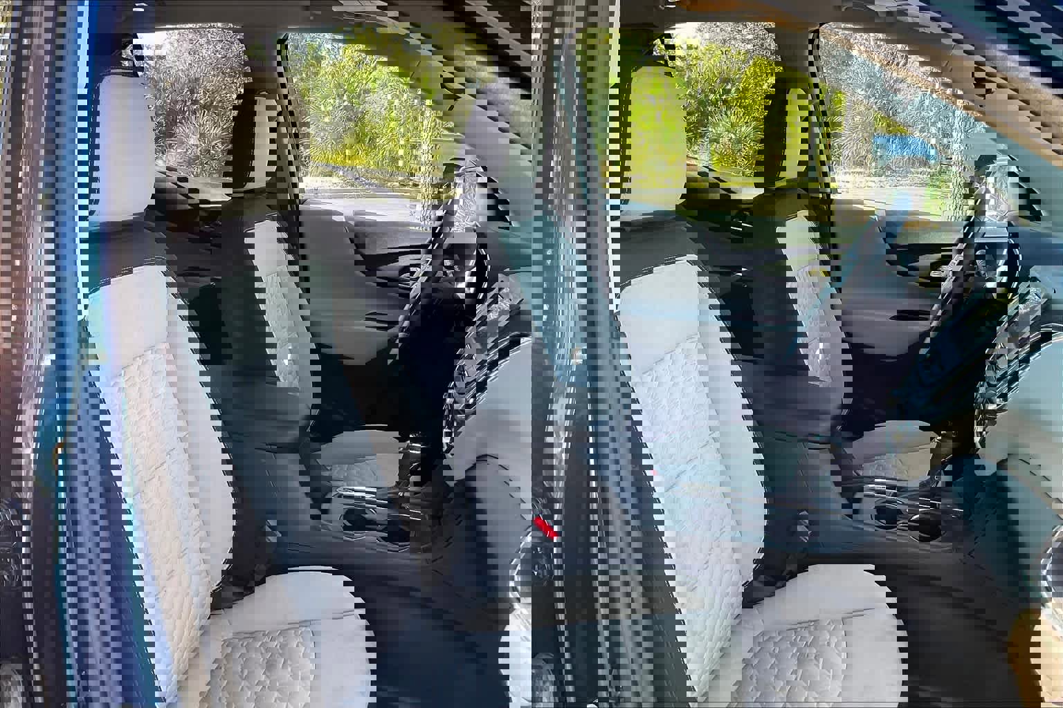 Used 2020 Chevrolet Equinox LT w/ Driver Convenience Package image 7