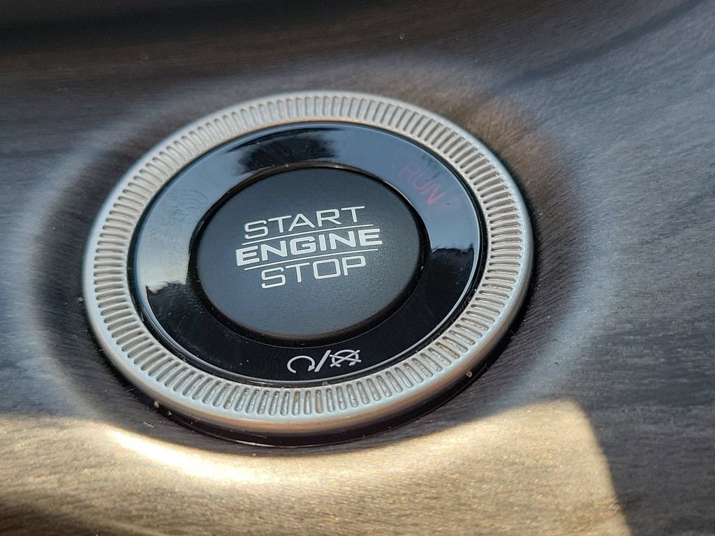 Used 2022 Jeep Grand Cherokee Limited AWD/4WD image 17