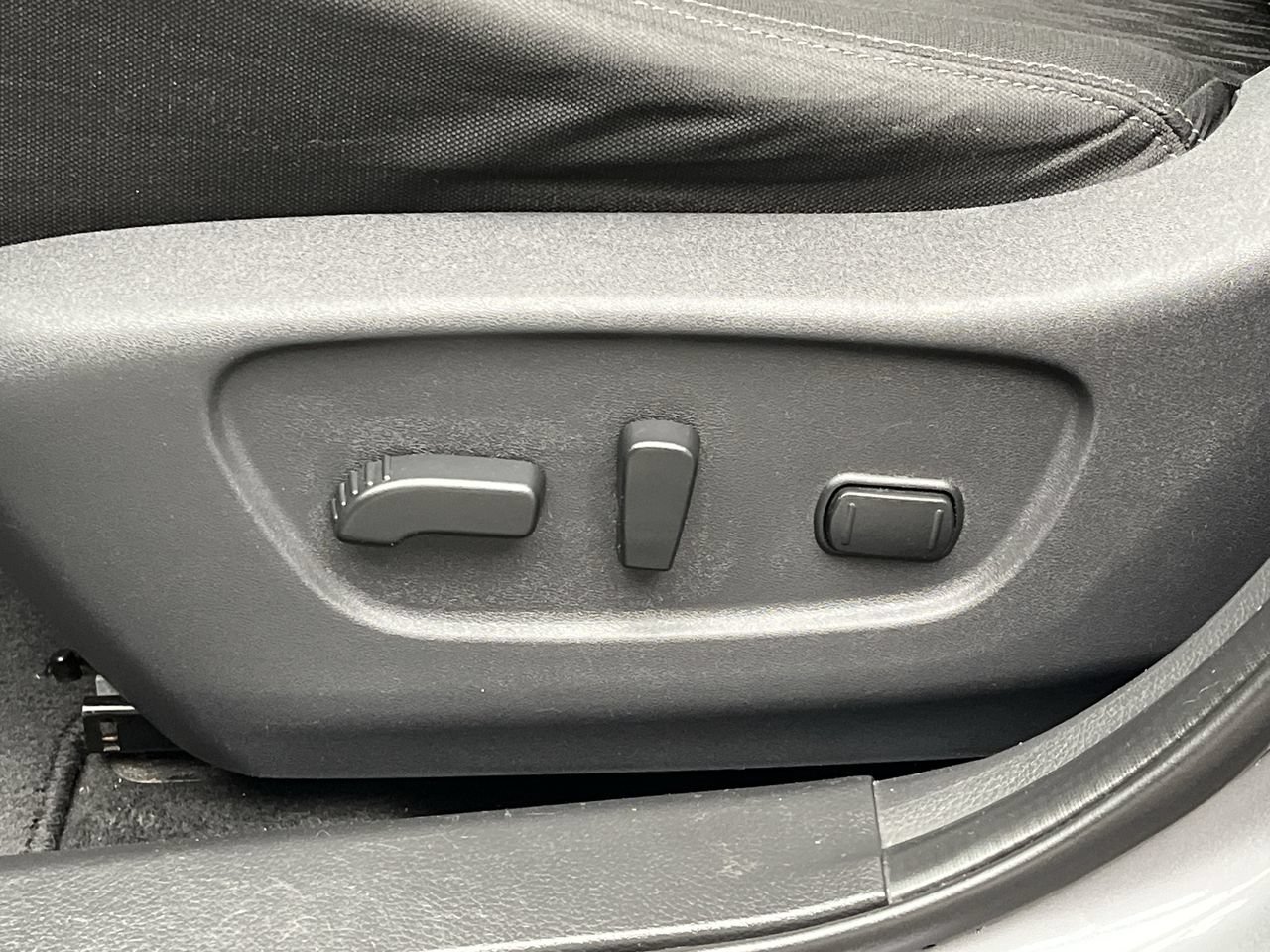 Used 2019 Nissan Rogue SV AWD/4WD image 9