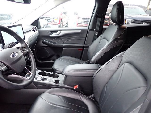 Certified 2025 Ford Escape Platinum w/ Premium Technology Package image 15