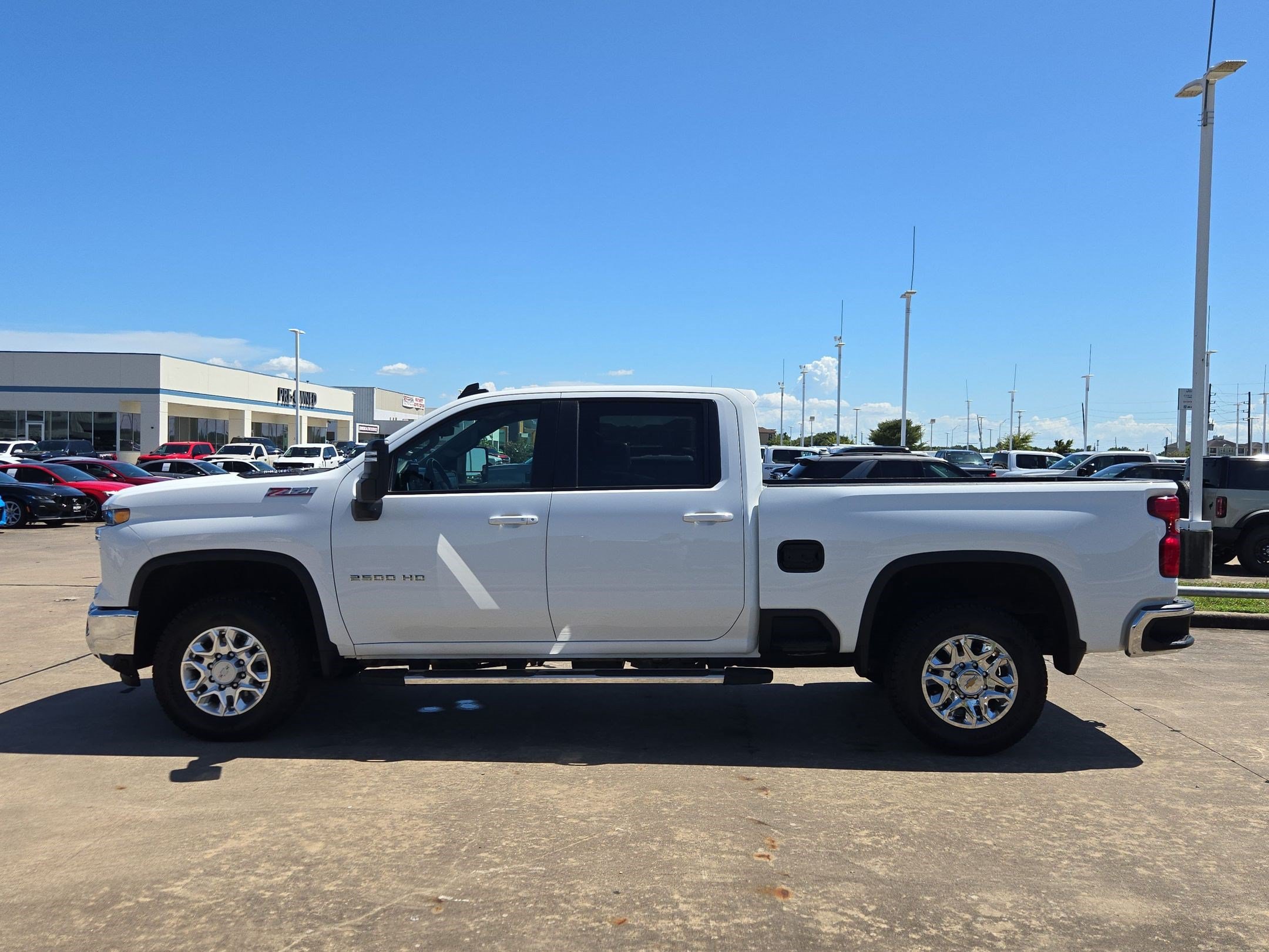 Used 2025 Chevrolet Silverado 2500 LT AWD/4WD image 9