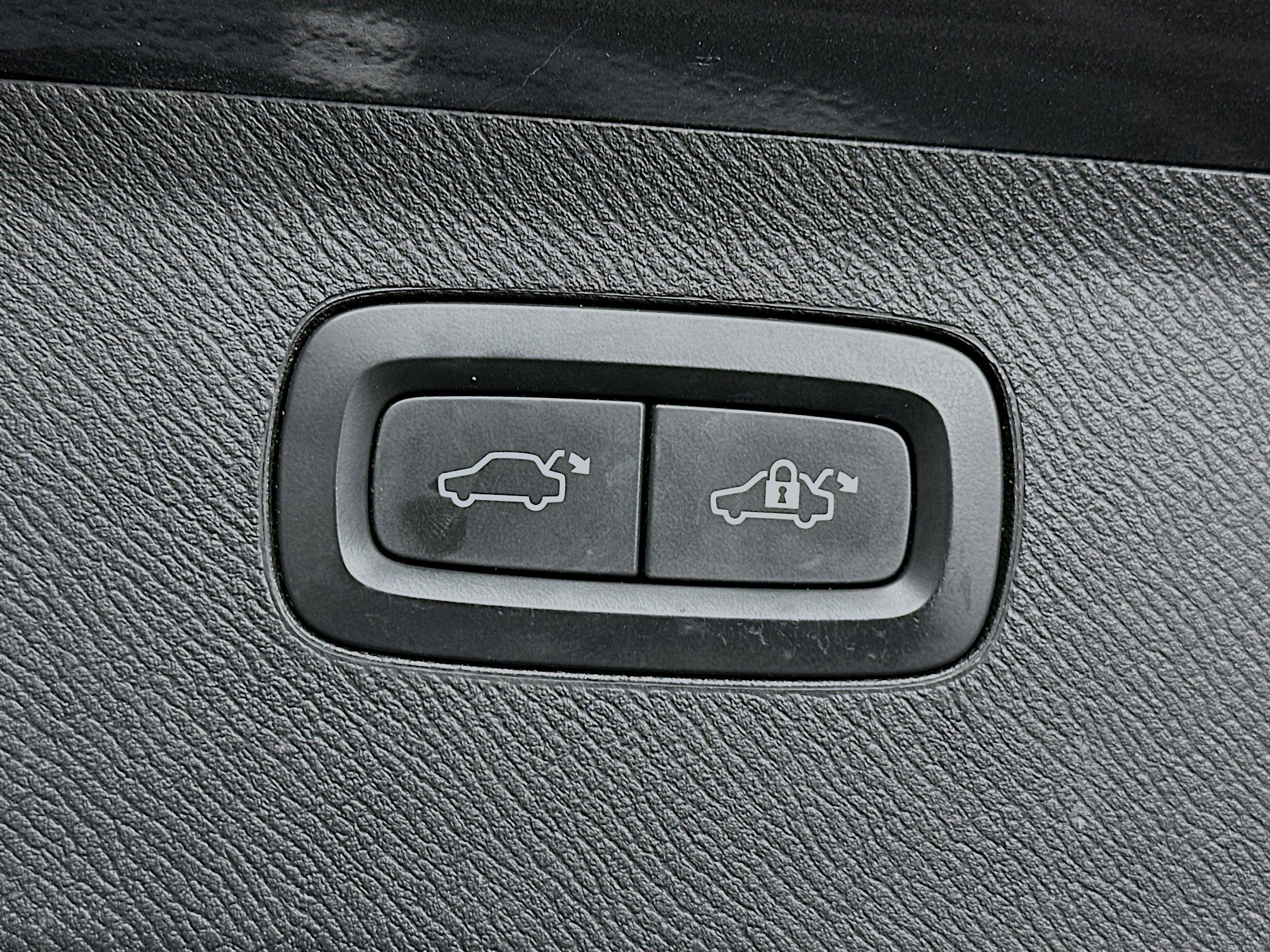 Used 2016 Volvo XC90 T5 Momentum image 28