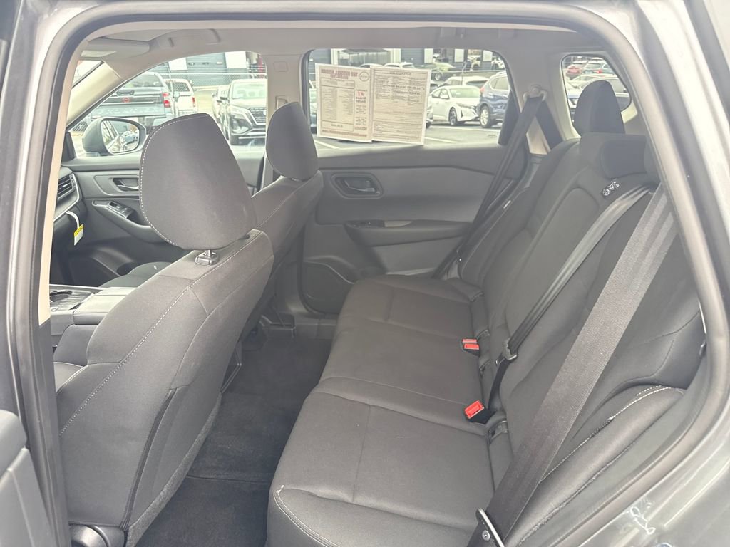 Used 2025 Nissan Rogue S image 26