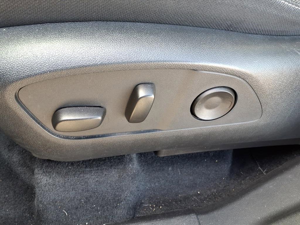 Used 2025 Chevrolet Traverse LT image 7