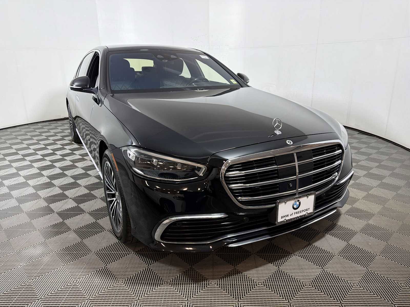 Used 2021 Mercedes-Benz S 580 4MATIC Sedan image 2