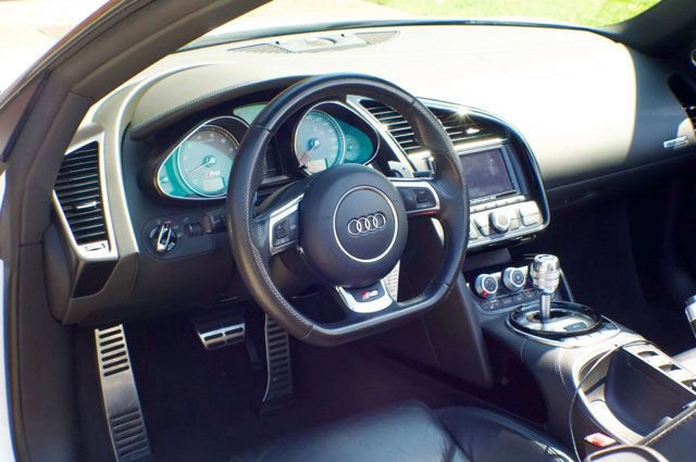 Used 2014 Audi R8 V8 w/ Convenience Package AWD/4WD image 24