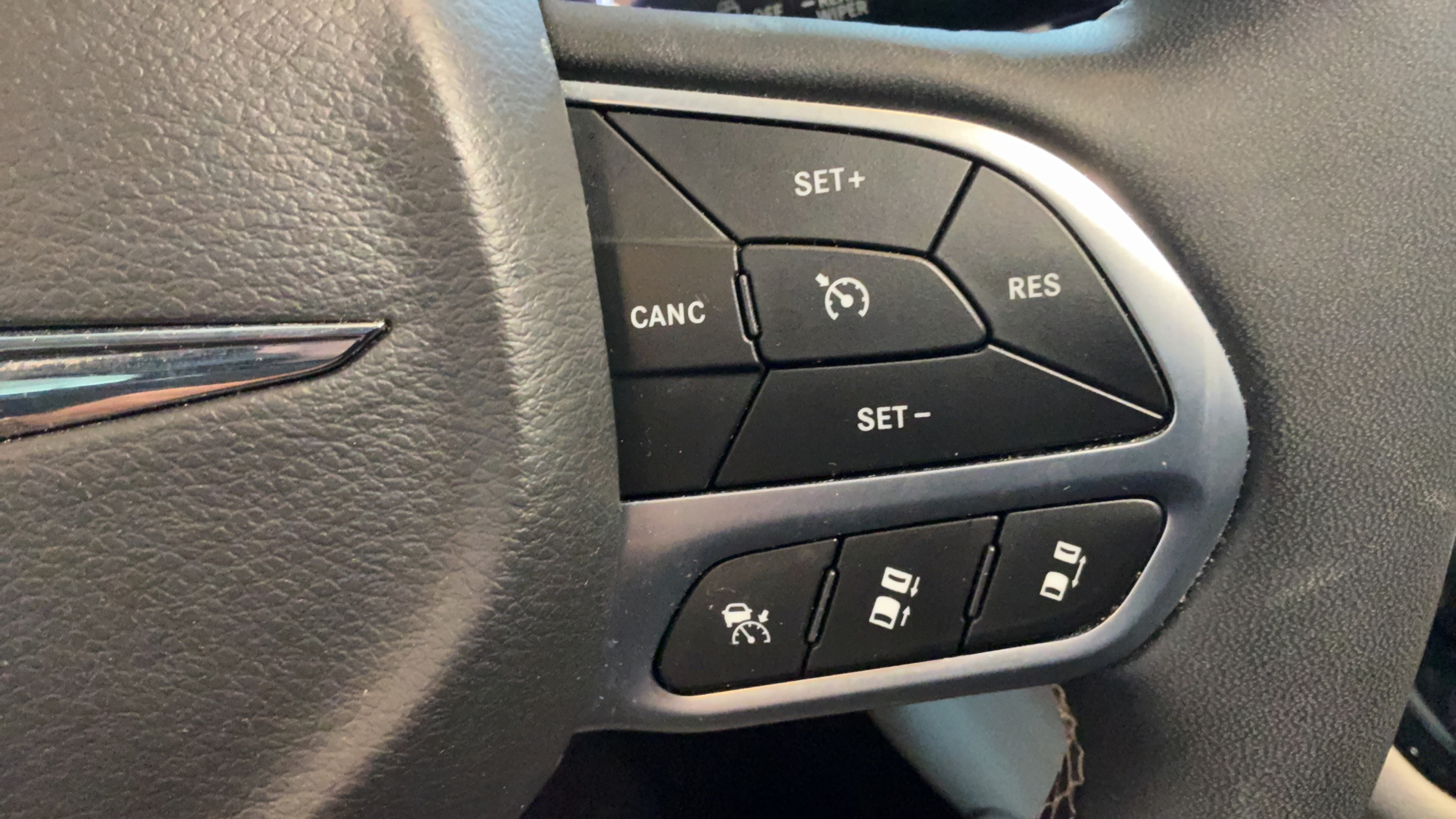 Used 2024 Chrysler Pacifica Touring-L FWD image 18