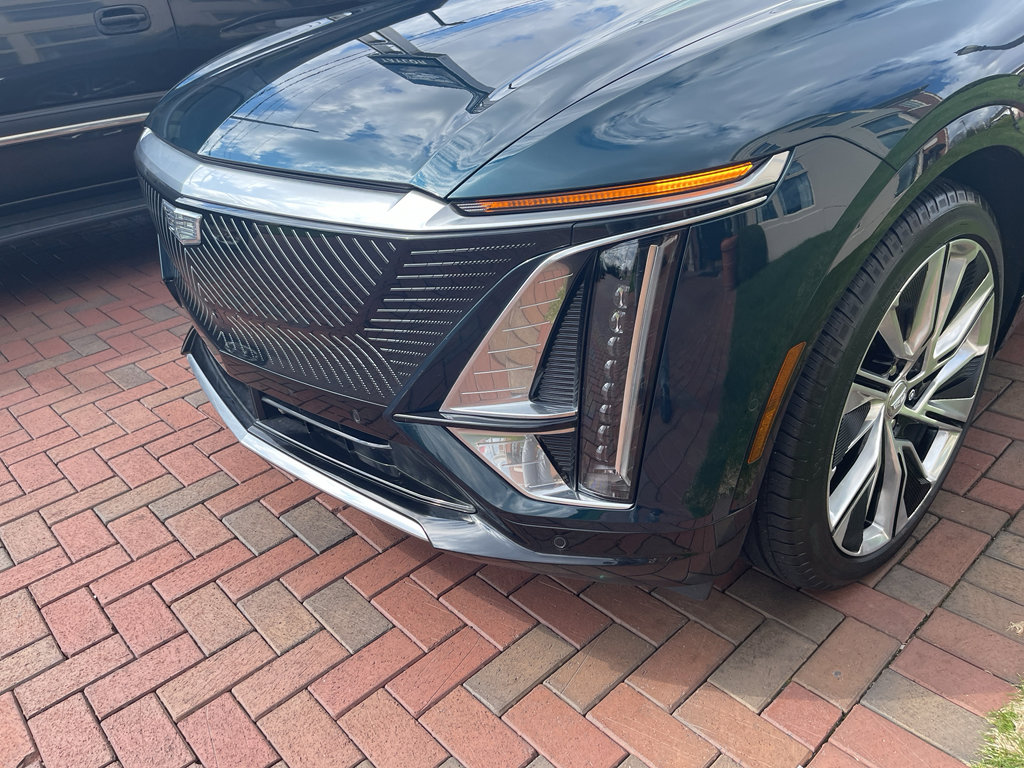 Used 2025 Cadillac Lyriq Luxury w/ LPO, Floor Liner Package AWD/4WD image 2