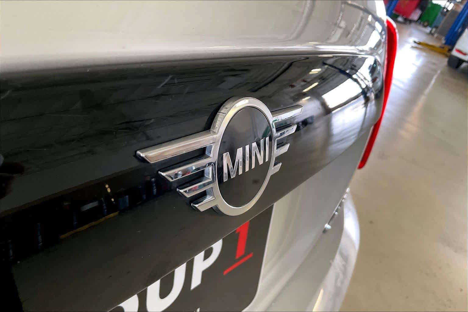 Used 2024 MINI Cooper Convertible w/ Signature Upholstery Package FWD image 30