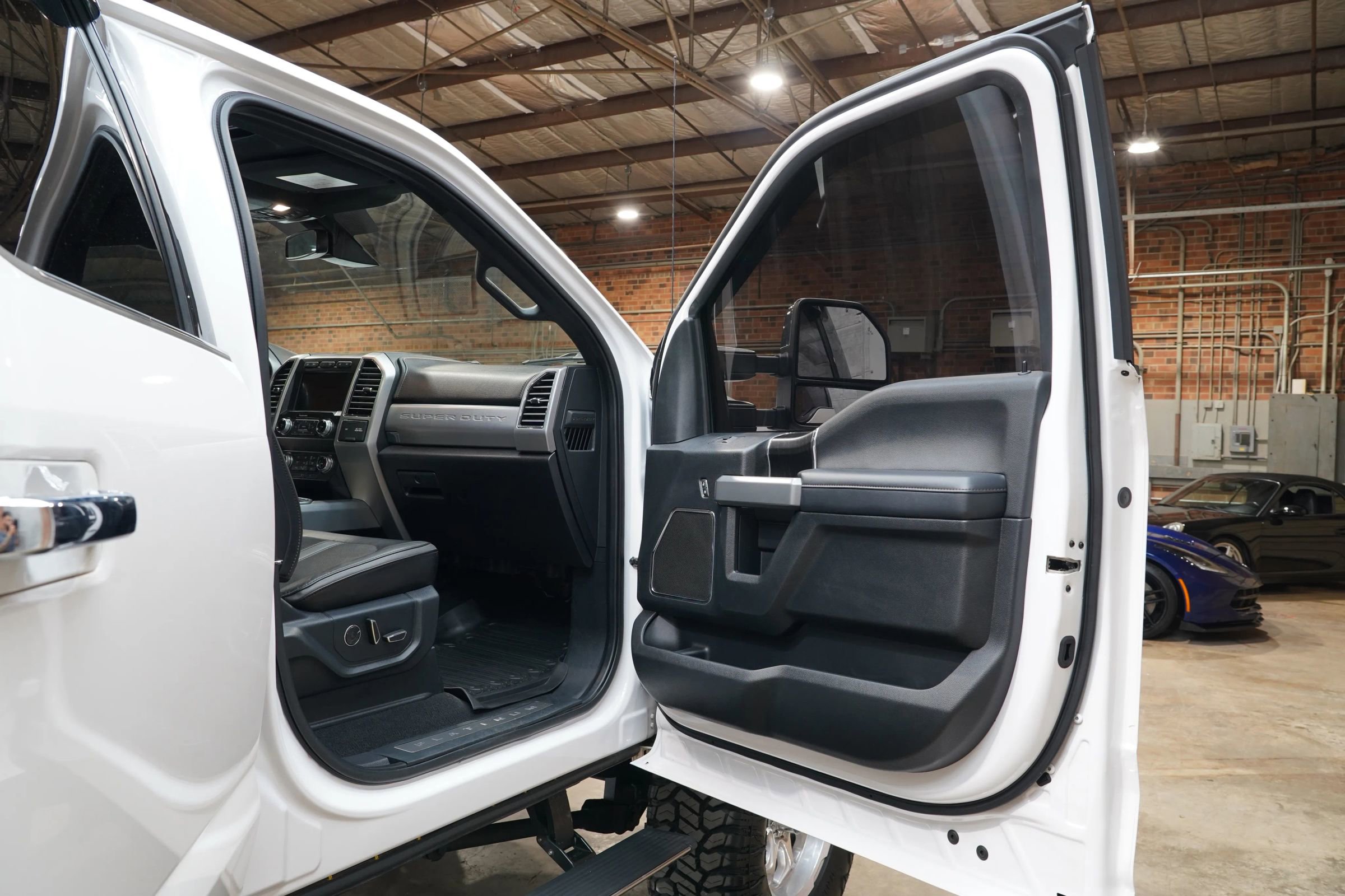 Used 2019 Ford F350 Platinum w/ Platinum Ultimate Package AWD/4WD image 44