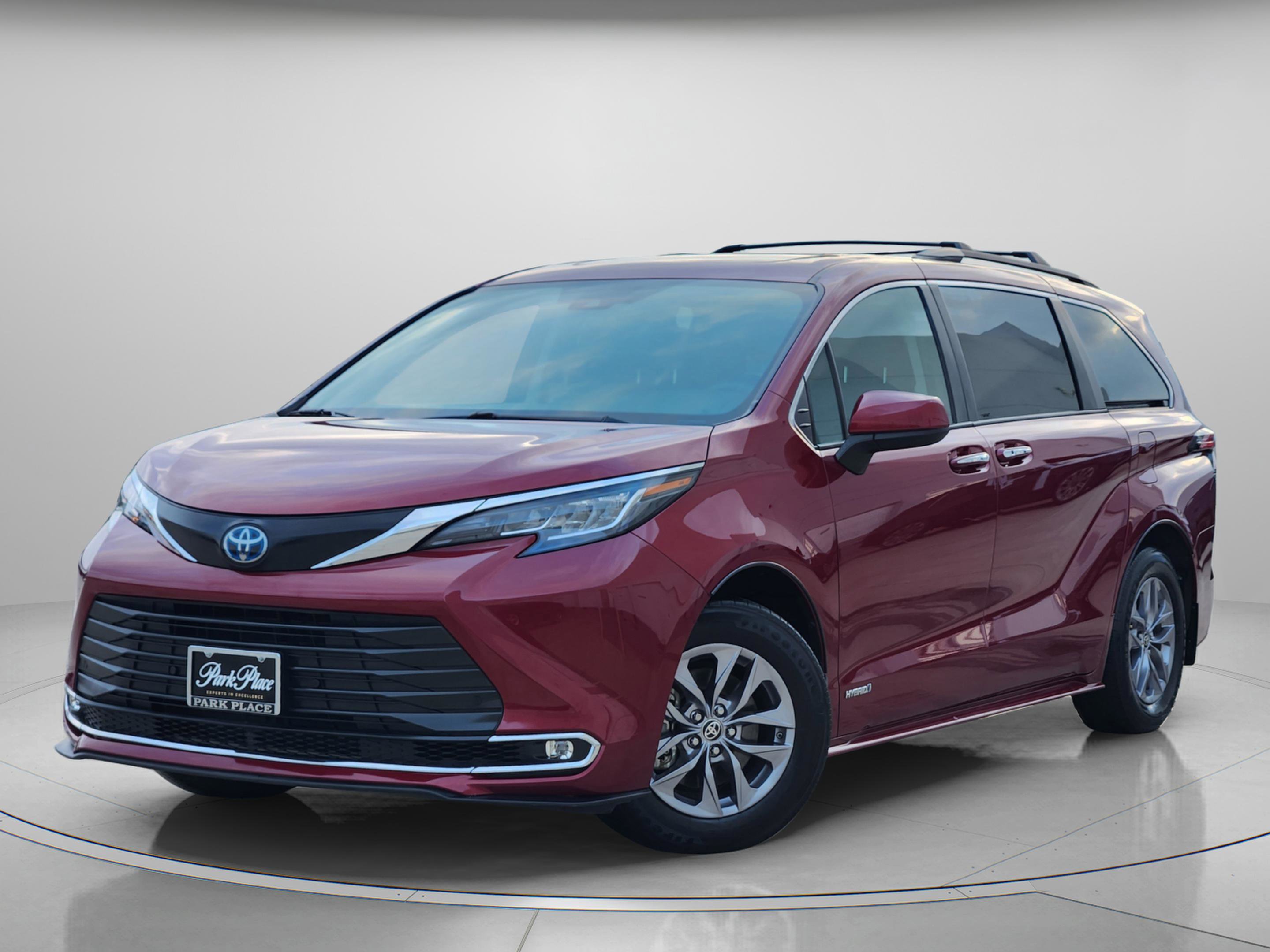 Used 2021 Toyota Sienna XLE FWD image 1