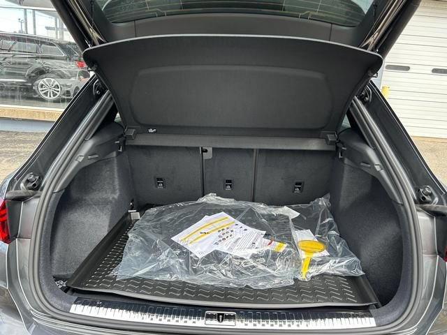 Used 2025 Audi Q3 2.0T Premium Plus w/ Premium Plus Package AWD/4WD image 21