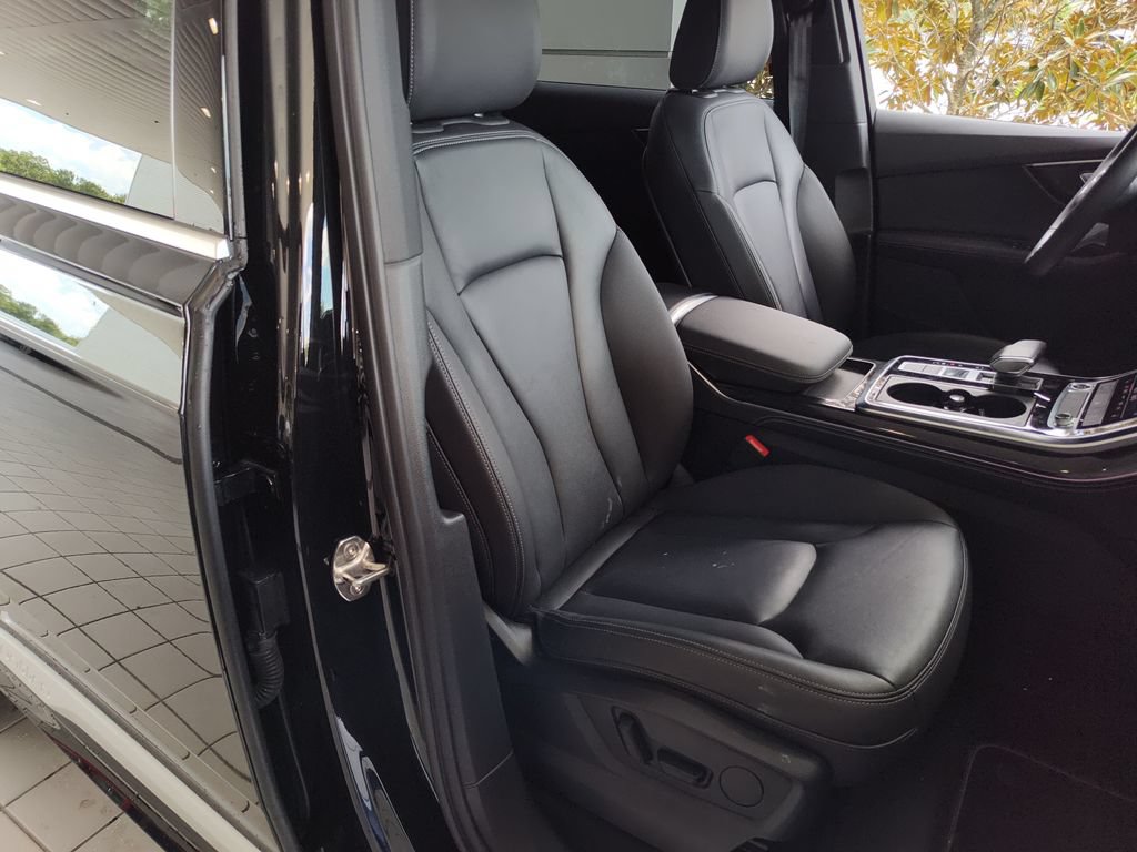 Used 2025 Audi Q7 3.0T Premium Plus AWD/4WD image 32
