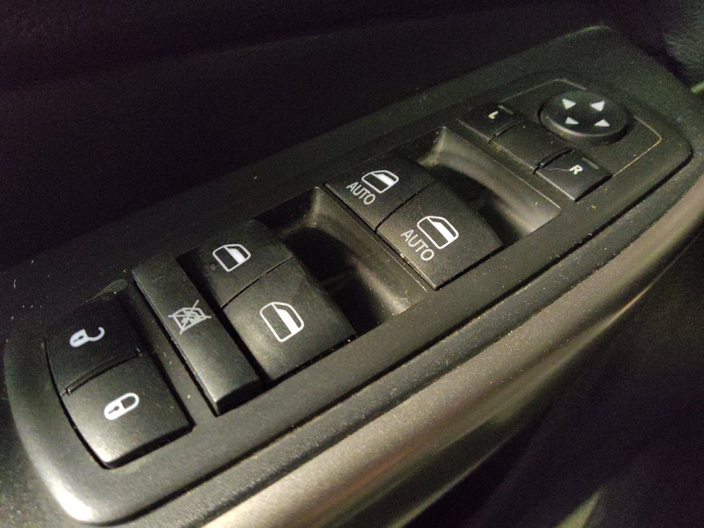 Used 2019 Jeep Cherokee Latitude Plus AWD/4WD image 27