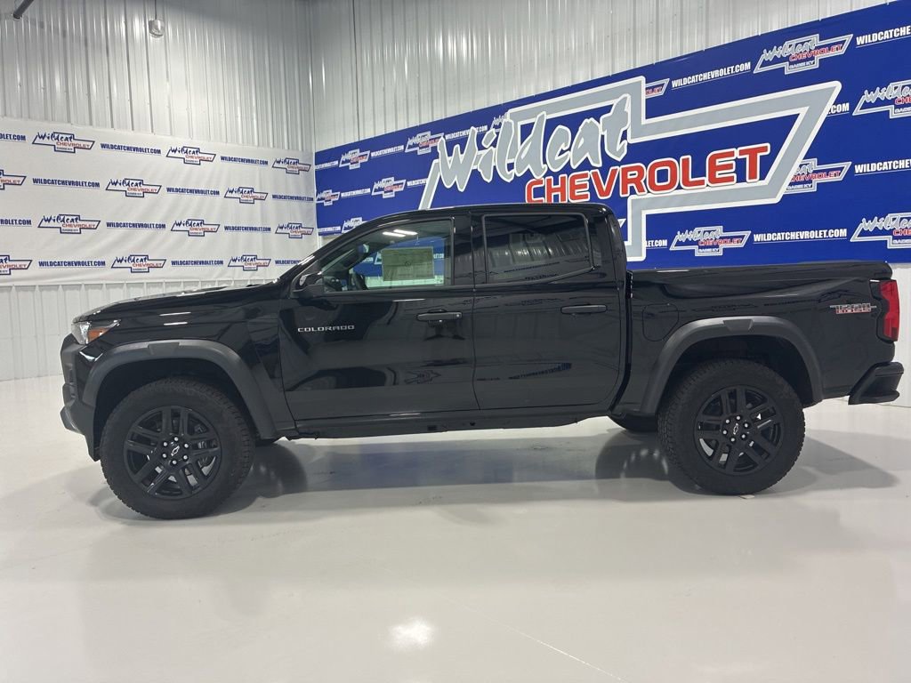 New 2025 Chevrolet Colorado Trail Boss w/ Midnight Edition AWD/4WD image 3