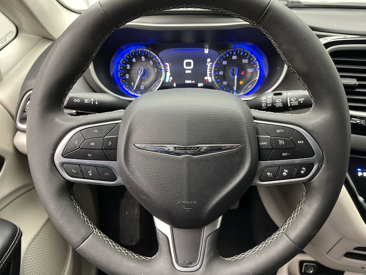 Used 2024 Chrysler Pacifica Touring-L FWD image 14
