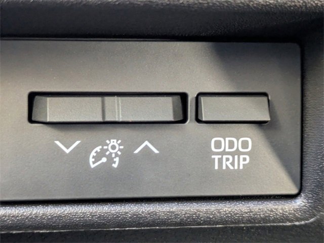 Used 2025 Toyota Sienna Limited image 35