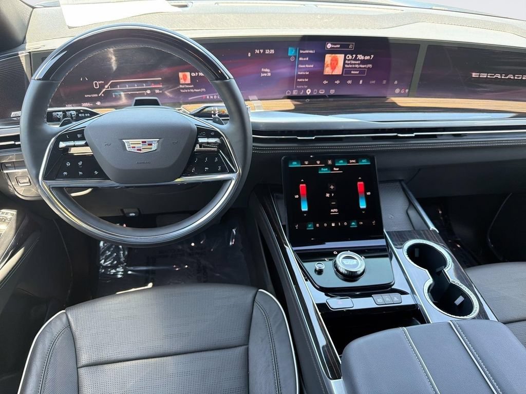 Certified 2026 Cadillac Escalade ESV Luxury RWD image 7