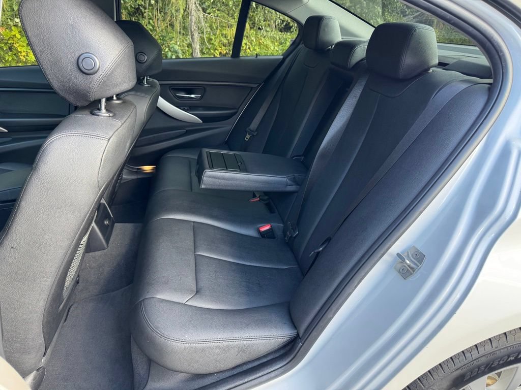 Used 2018 BMW 320i xDrive Sedan w/ Premium Package AWD/4WD image 16