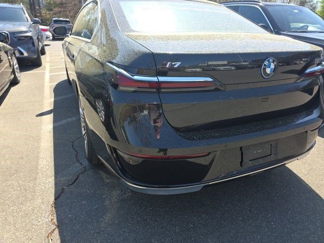 Used 2025 BMW i7 eDrive50 w/ Premium Package image 9