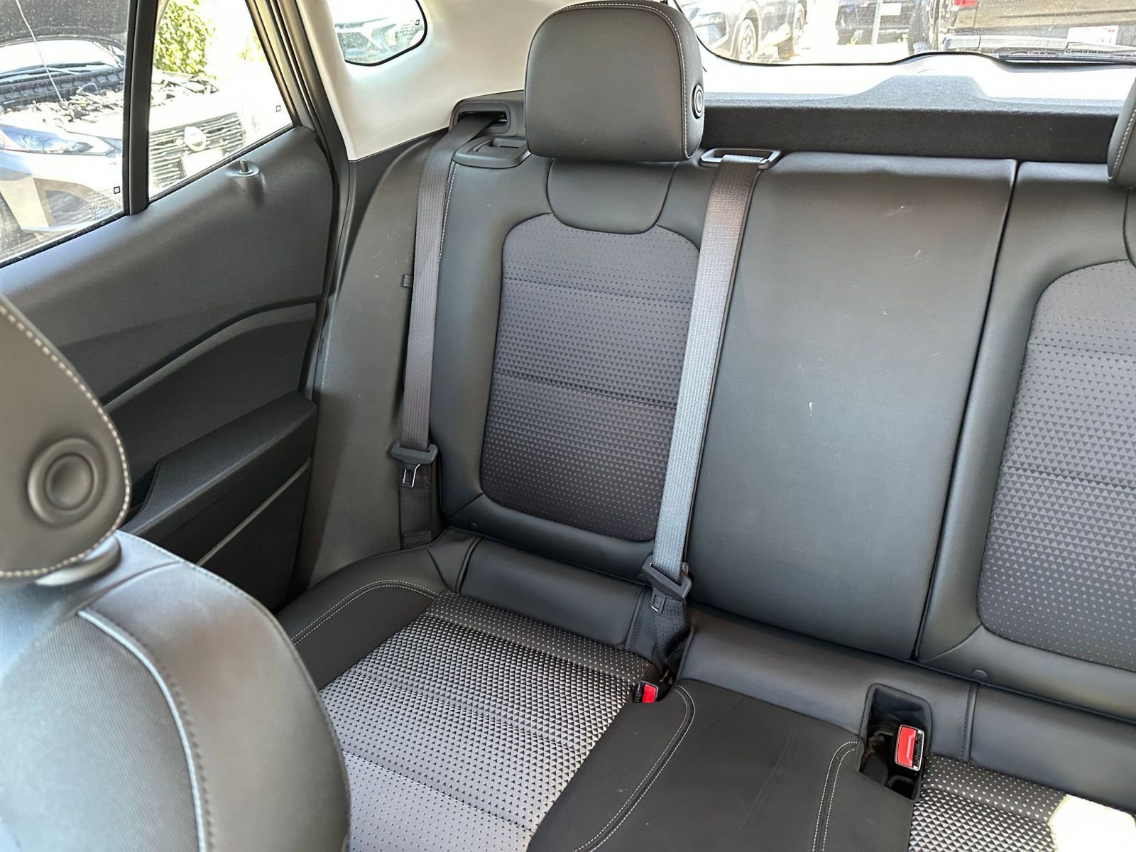 Used 2025 Chevrolet Trax LT FWD image 38