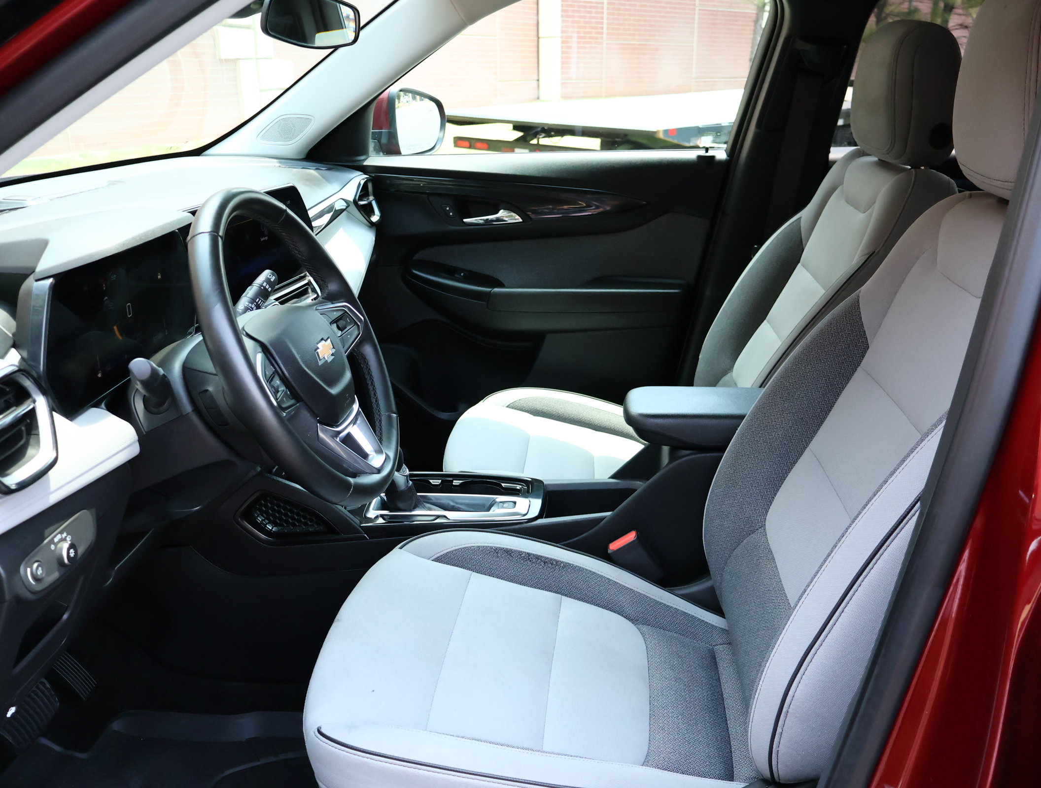 Used 2024 Chevrolet TrailBlazer LT w/ LT Cold Weather Package FWD image 9