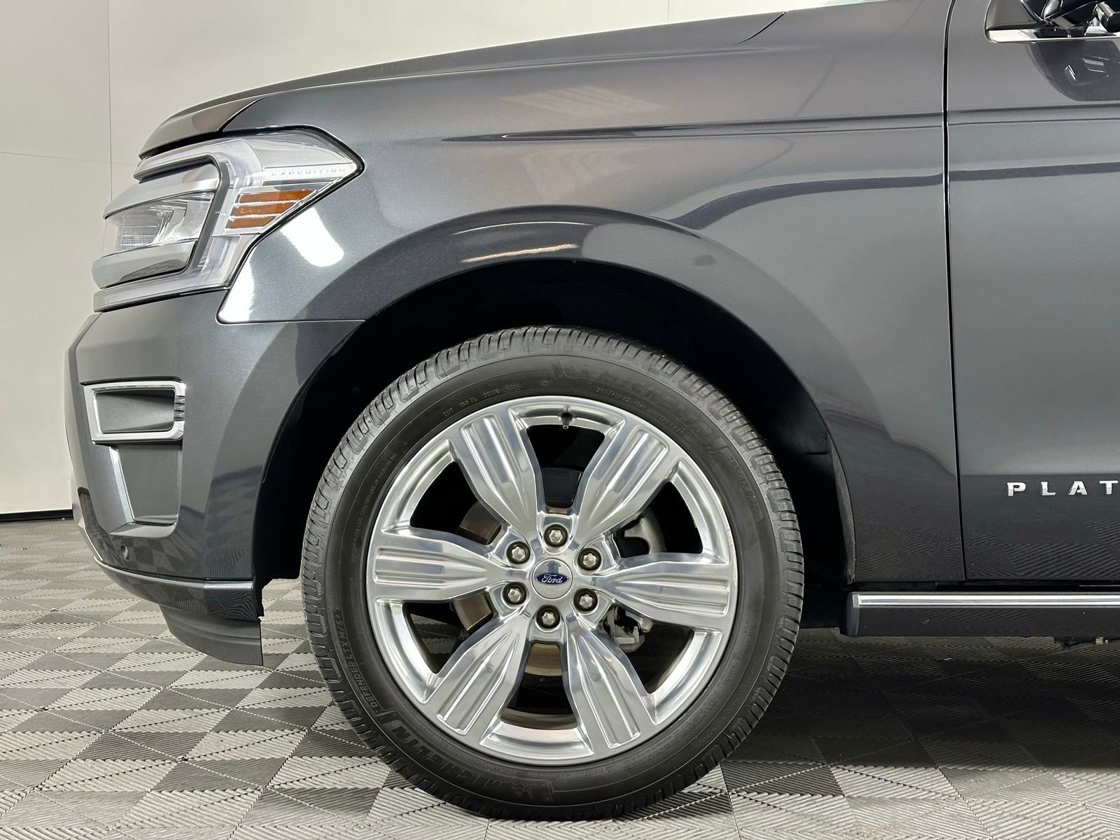 Used 2023 Ford Expedition Platinum image 11