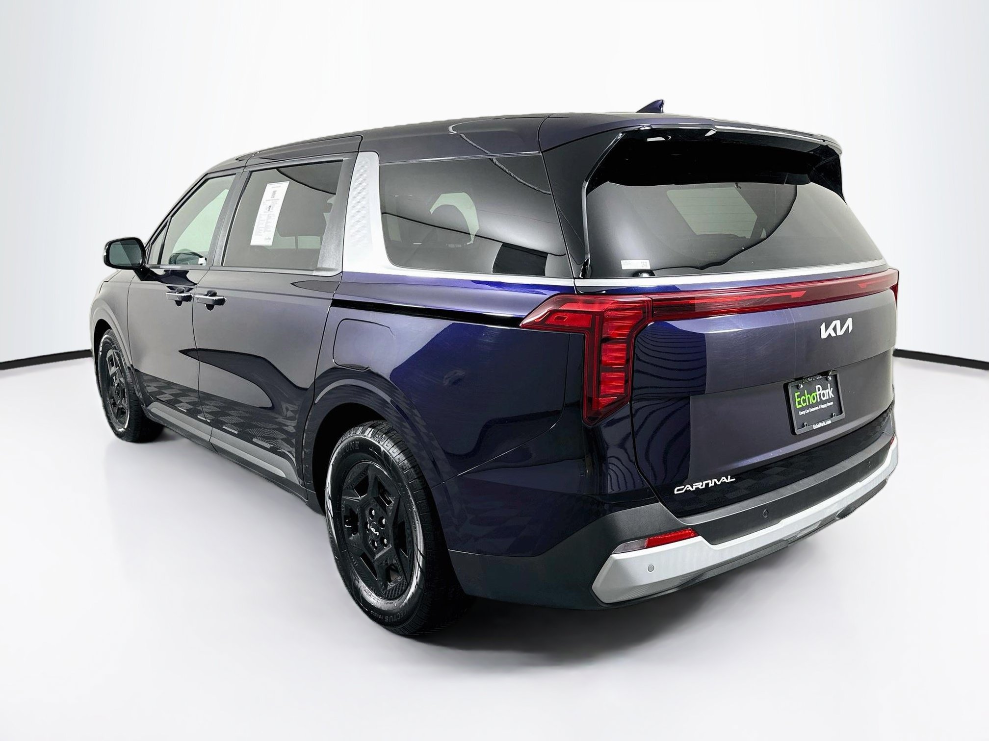 Used 2026 Kia Carnival FWD image 5