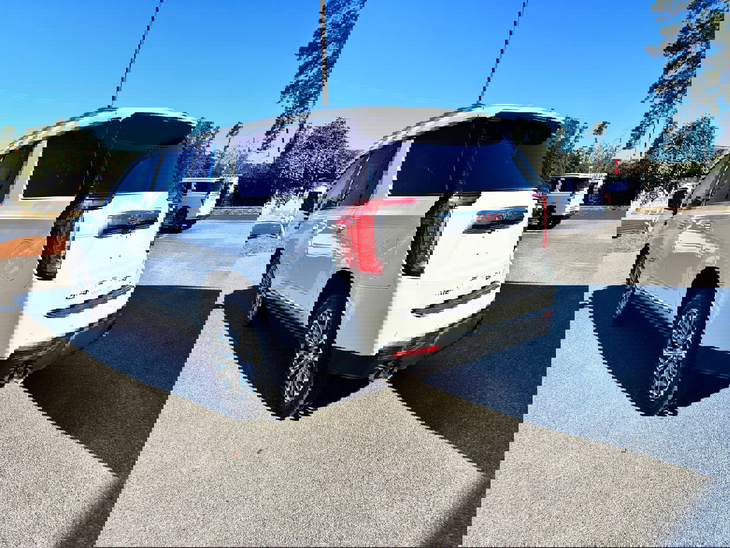 Used 2021 GMC Yukon XL Denali w/ Denali Premium Package image 7