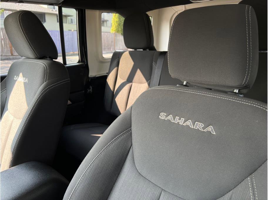 Used 2017 Jeep Wrangler Unlimited Sahara image 13