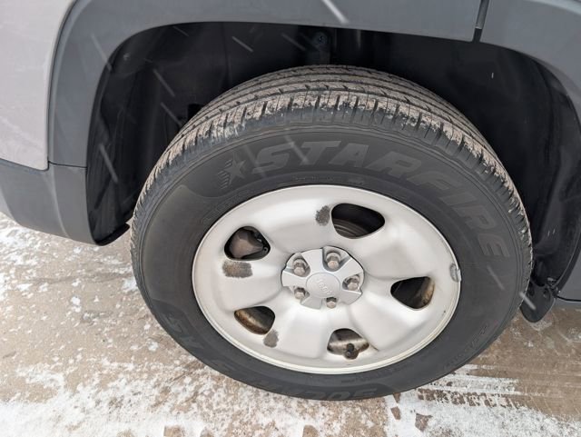 Used 2017 Jeep Cherokee Sport w/ Safety Group image 11