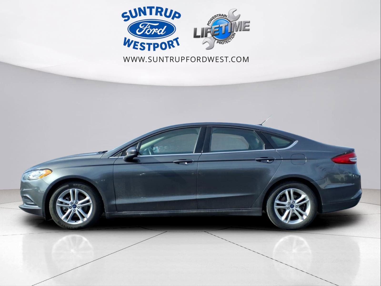 Used 2018 Ford Fusion SE w/ Fusion SE Technology Package image 17