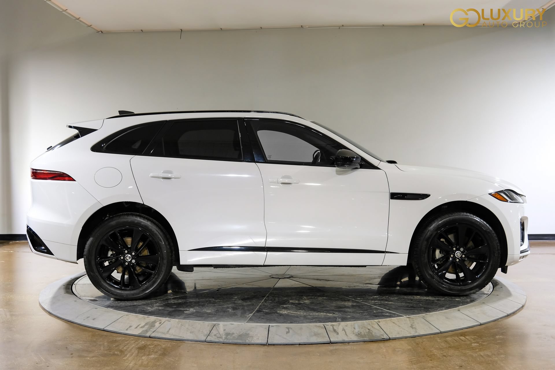 Used 2024 Jaguar F-PACE R-Dynamic S AWD/4WD image 9
