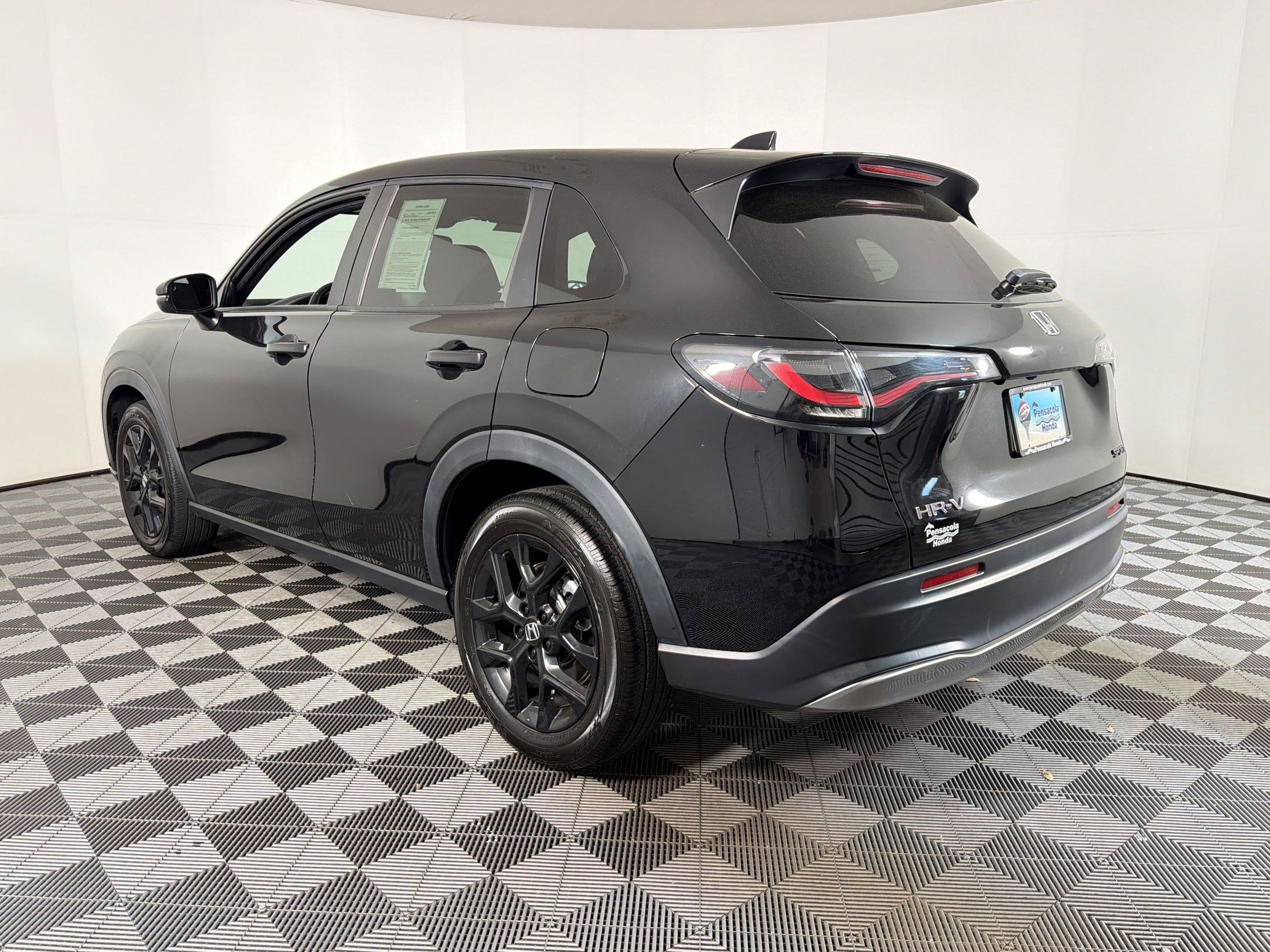 Used 2023 Honda HR-V Sport image 3