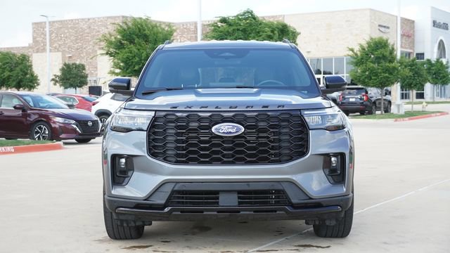 Used 2025 Ford Explorer ST-Line w/ ST-Line Street Pack AWD/4WD image 2