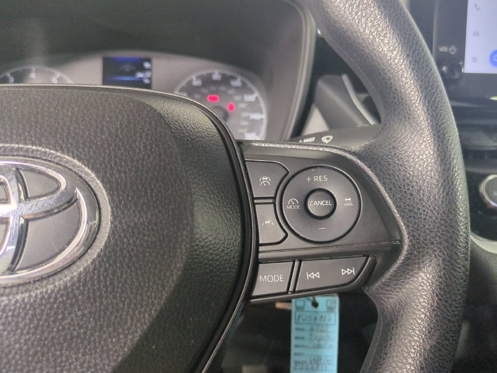 Used 2025 Toyota Corolla LE FWD image 41