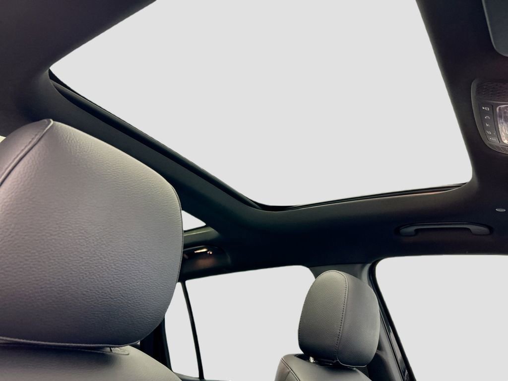 Used 2021 Mercedes-Benz GLB 250 4MATIC image 16