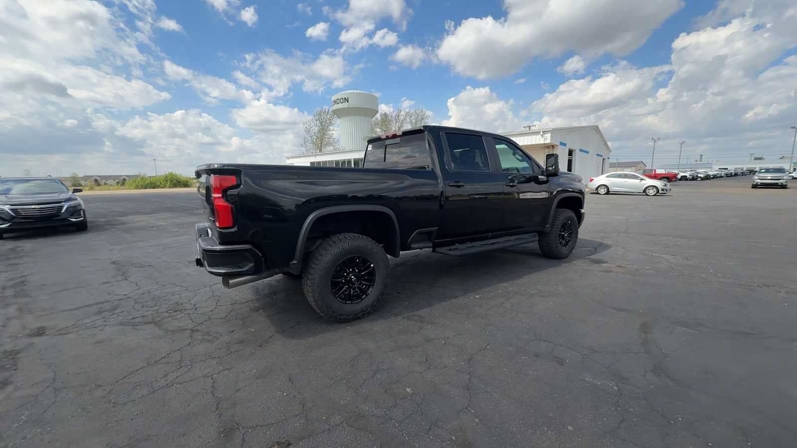 New 2026 Chevrolet Silverado 2500 ZR2 w/ LPO, Dark Essentials Package AWD/4WD image 8