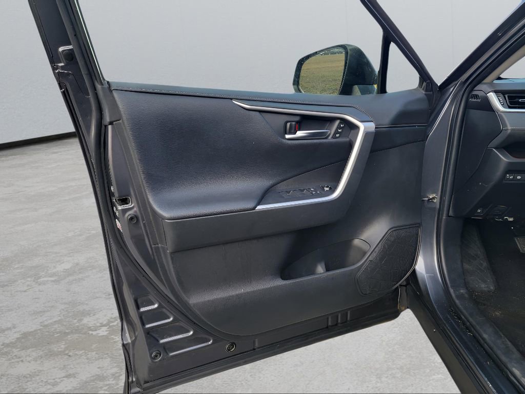 Used 2020 Toyota RAV4 Limited image 10