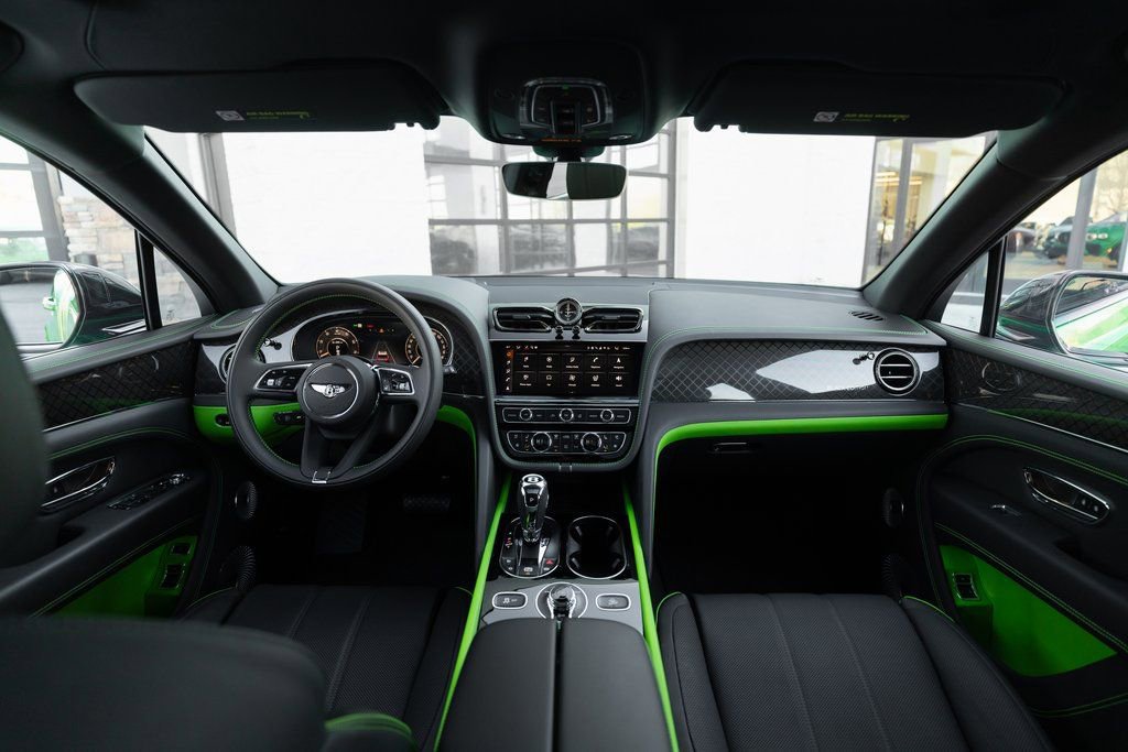 Used 2025 Bentley Bentayga image 4