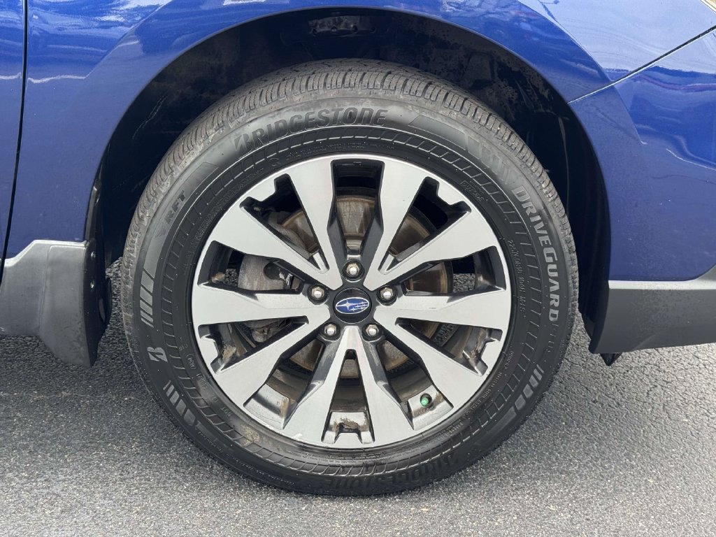 Used 2017 Subaru Outback 2.5i Limited AWD/4WD image 9