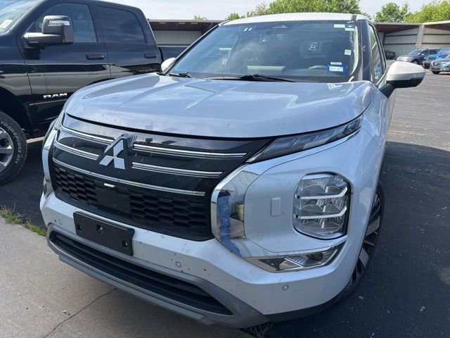 Used 2025 Mitsubishi Outlander AWD image 16
