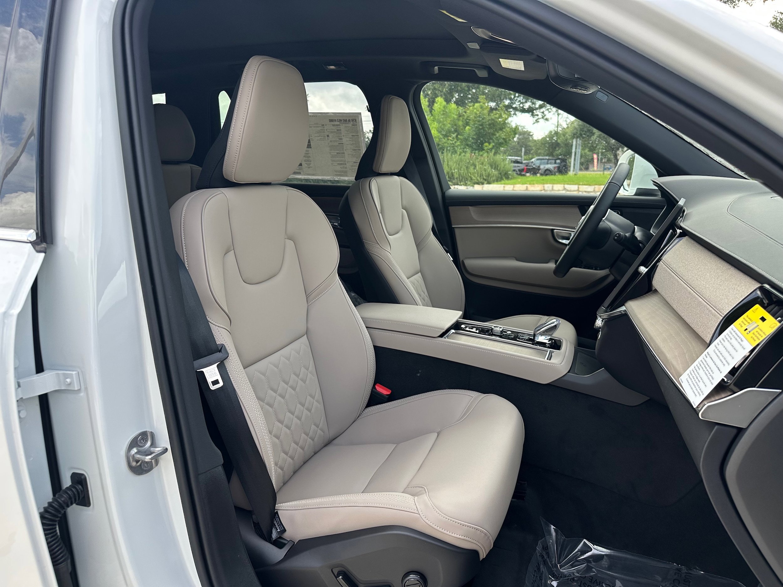 Used 2026 Volvo XC90 B6 Plus w/ Protection Package Premier AWD/4WD image 8