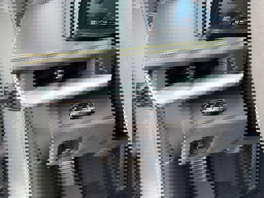 Used 2022 Chevrolet Corvette Stingray Premium Conv w/ Z51 Performance Package image 17