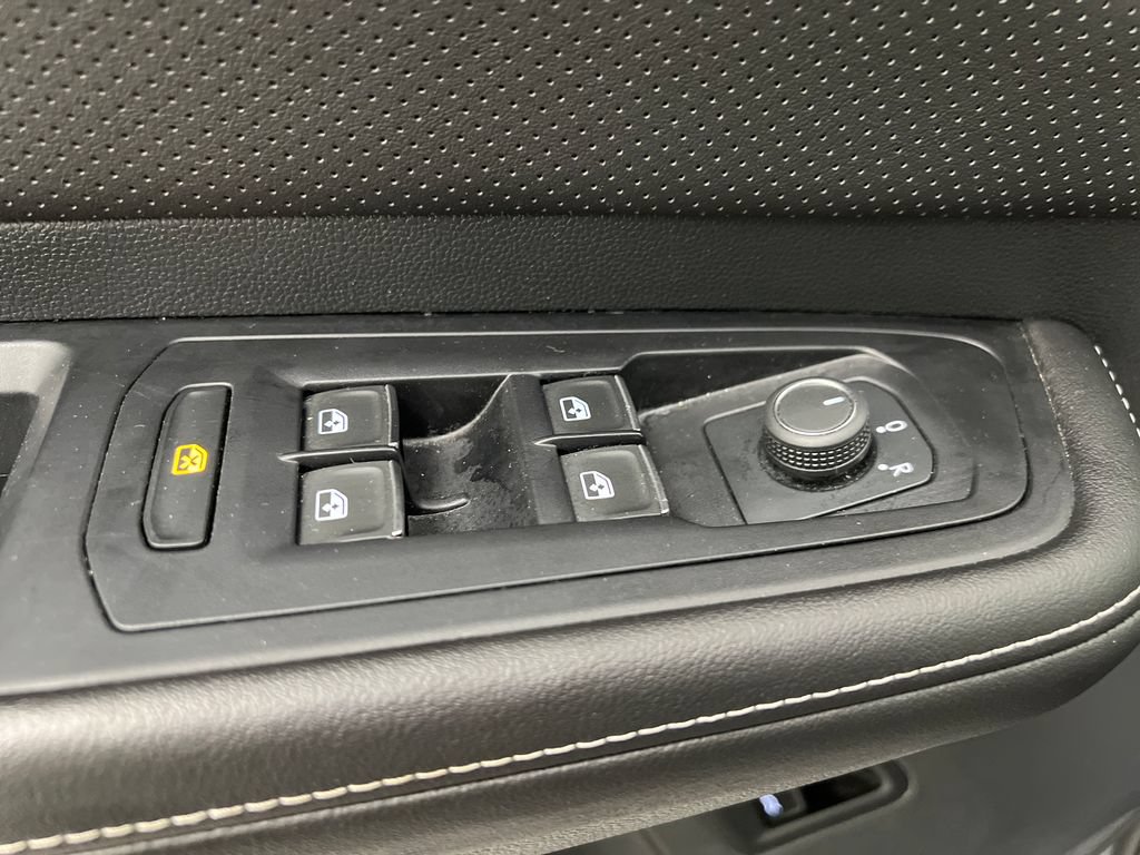 Used 2025 Volkswagen Atlas SE FWD image 15