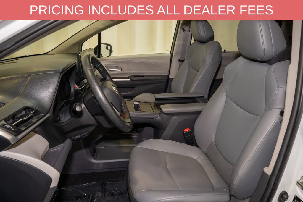 Used 2021 Toyota Sienna XLE FWD image 11