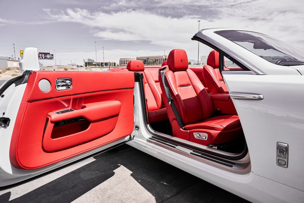 Used 2018 Rolls-Royce Dawn RWD image 24