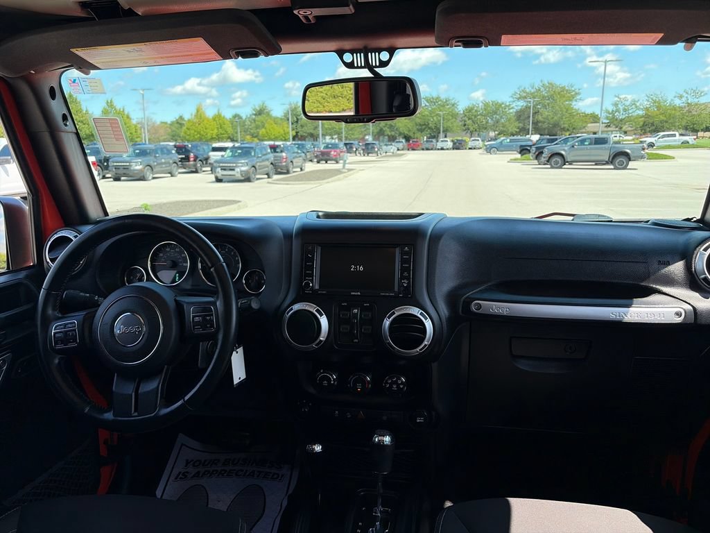 Used 2015 Jeep Wrangler Unlimited Sahara w/ Connectivity Group AWD/4WD image 36