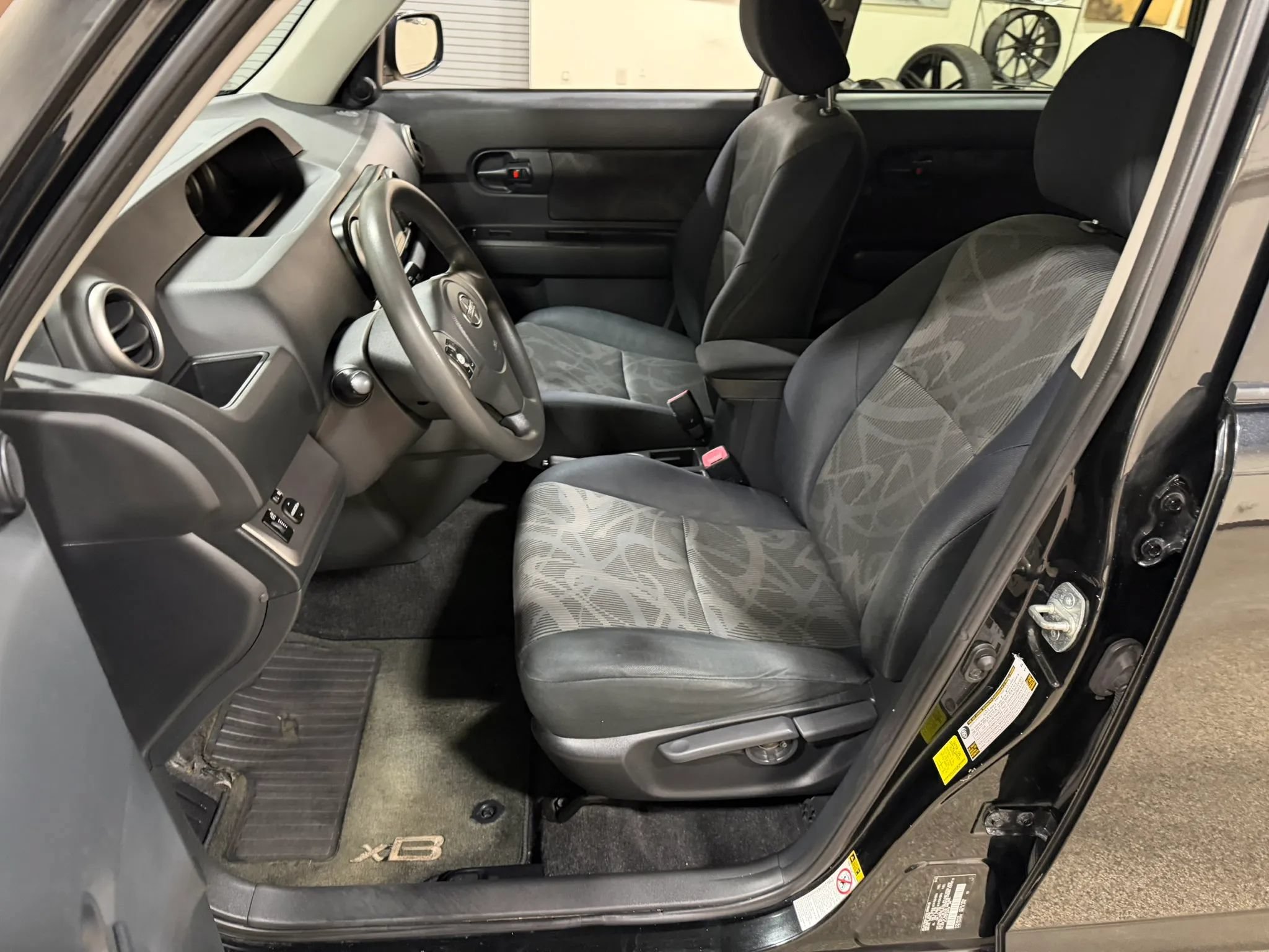 Used 2015 Scion xB FWD image 28