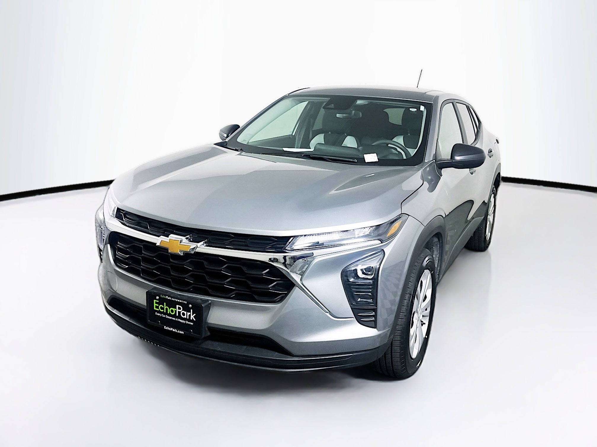 Used 2025 Chevrolet Trax LS image 3